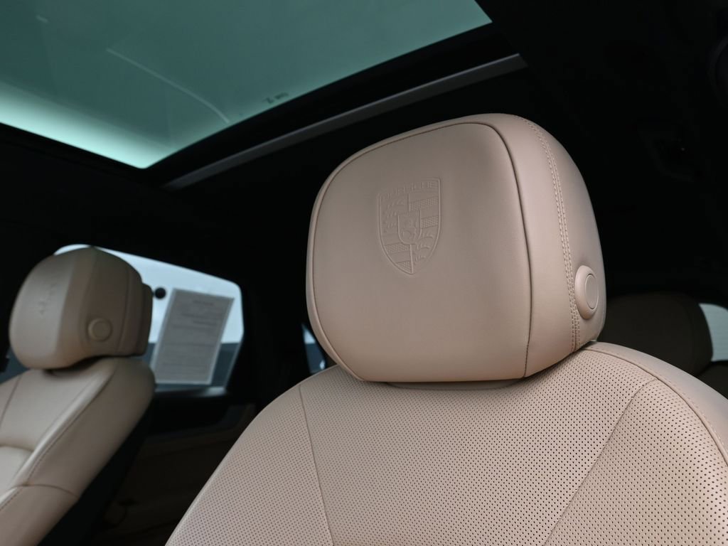 Certified 2025 Porsche Cayenne AWD/4WD image 16