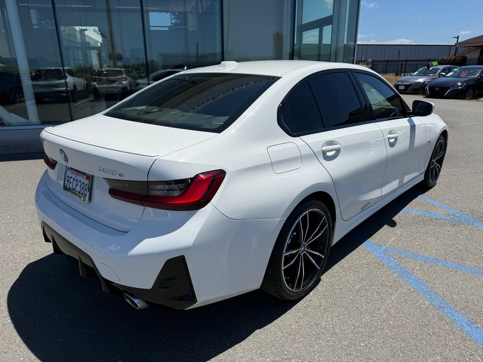 Used 2023 BMW 330e w/ M Sport Package RWD image 7