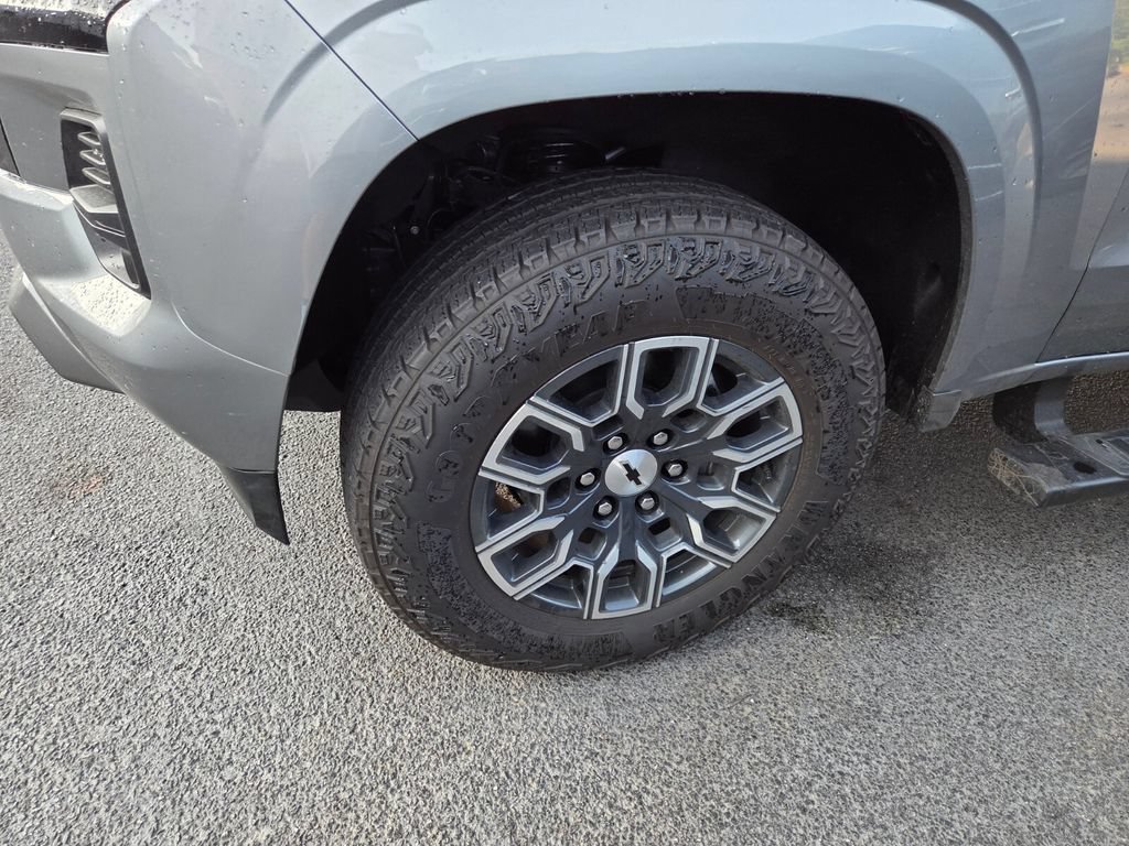 Used 2025 Chevrolet Colorado Z71 AWD/4WD image 4