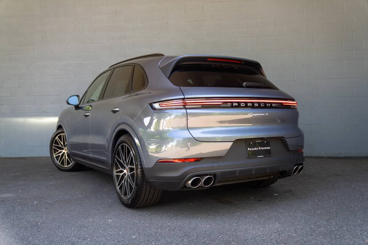 New 2026 Porsche Cayenne S AWD/4WD image 3