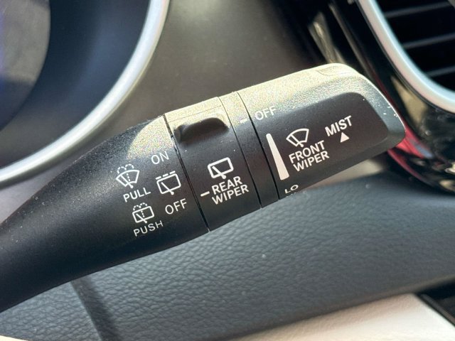 Used 2024 Chrysler Pacifica Touring-L FWD image 28