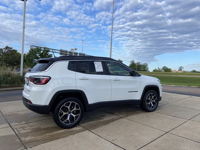 Used 2025 Jeep Compass Limited AWD/4WD image 12