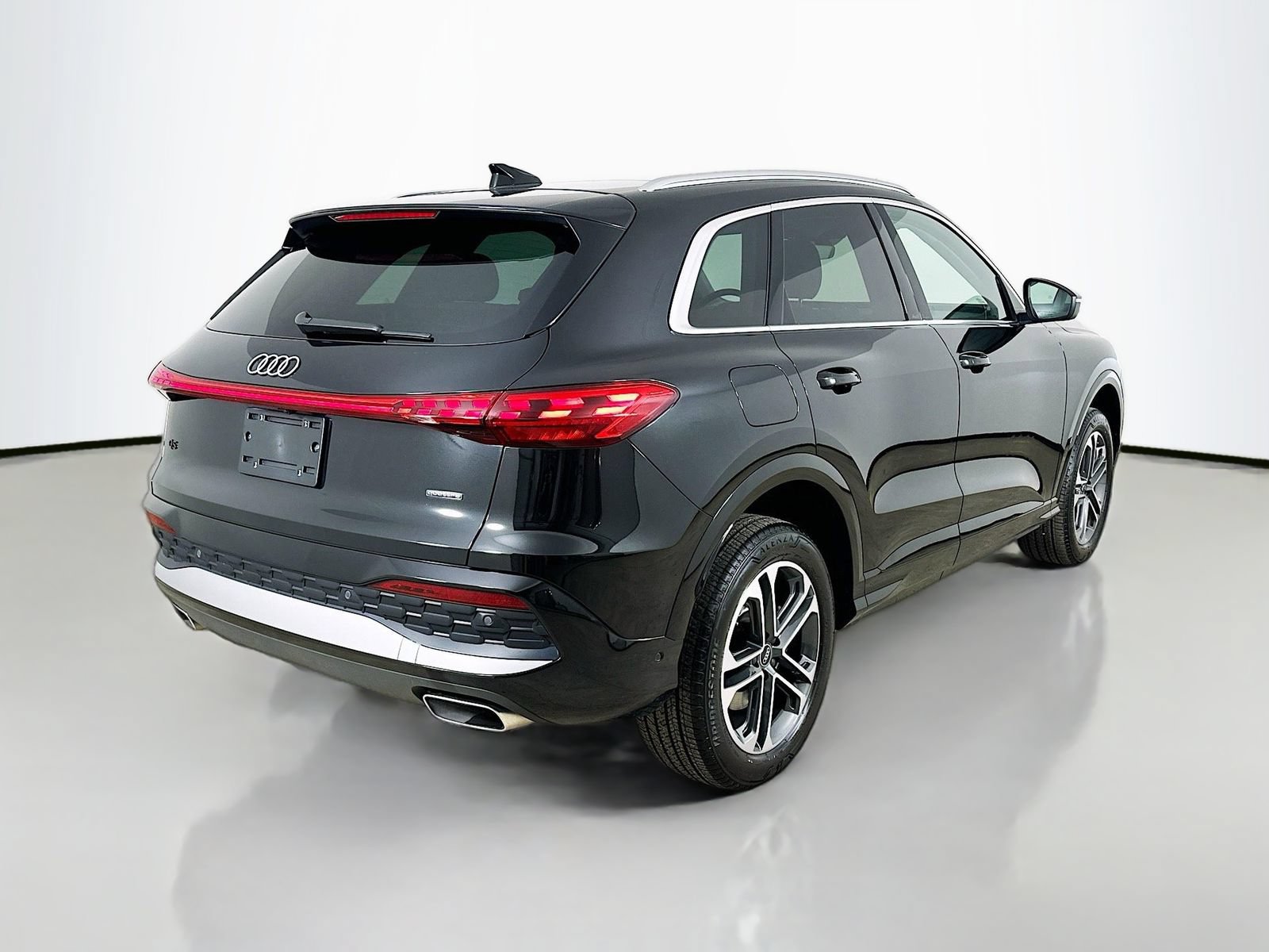 Used 2025 Audi Q5 Premium w/ Convenience Package AWD/4WD image 5
