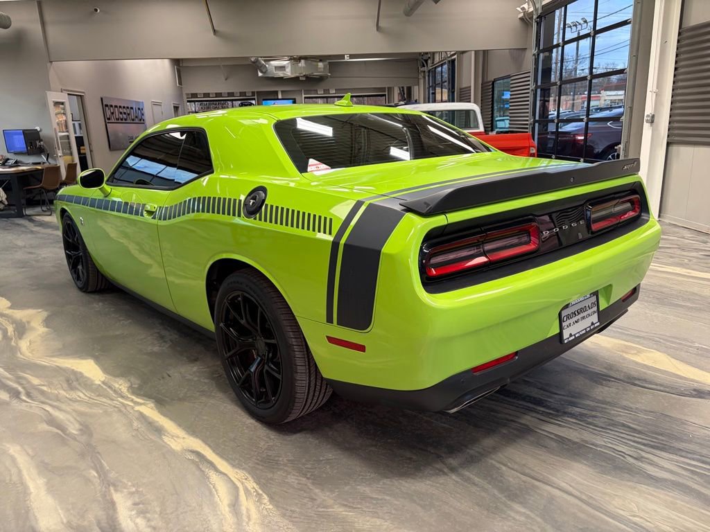 Used 2015 Dodge Challenger R/T Scat Pack w/ Scat Pack Appearance Package RWD image 32