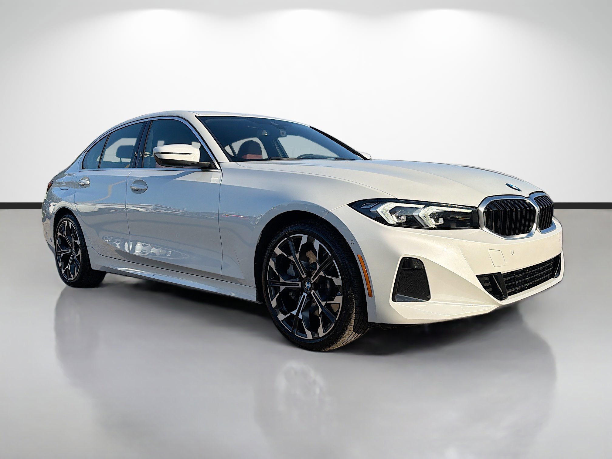 Used 2025 BMW 330i Sedan image 1