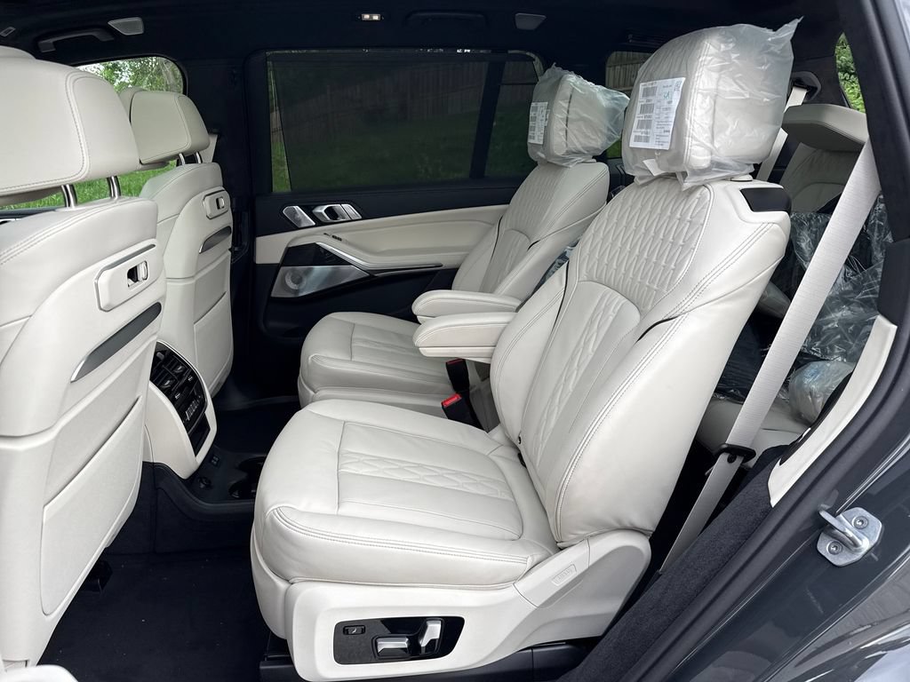 New 2027 BMW X7 M60i AWD/4WD image 23