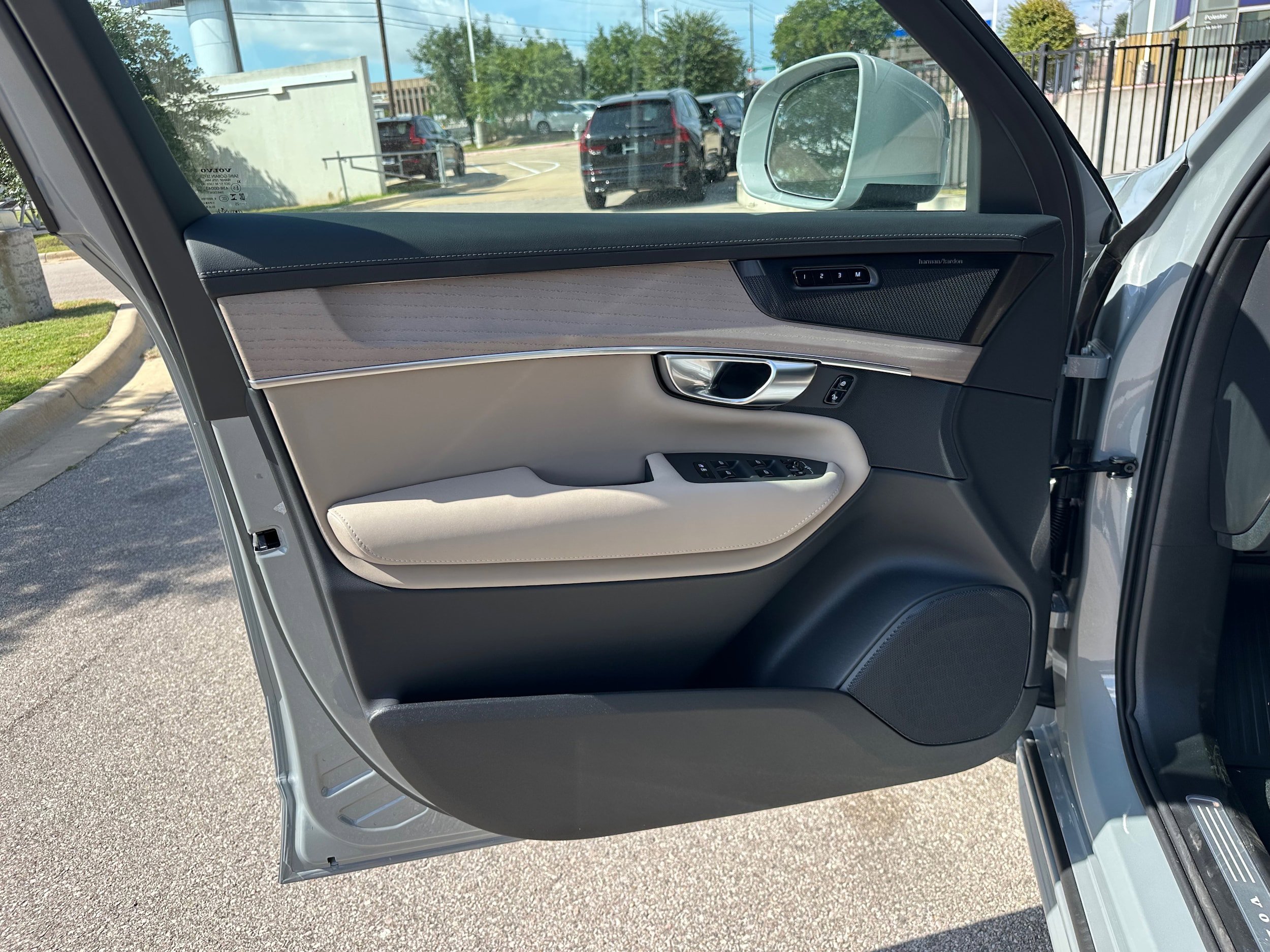 Used 2026 Volvo XC90 B6 Plus w/ Protection Package Premier AWD/4WD image 18