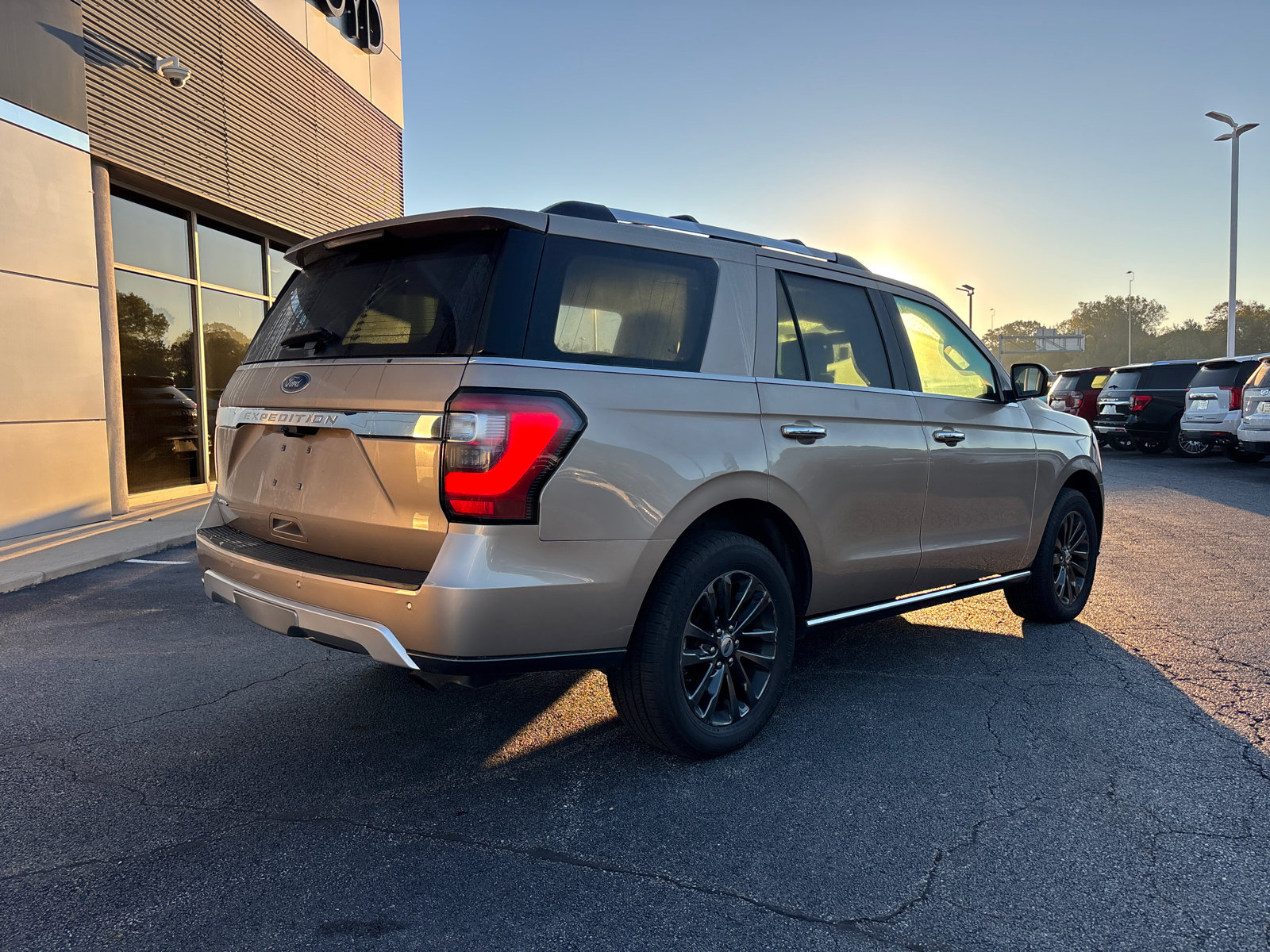 Used 2020 Ford Expedition Limited w/ Equipment Group 301A AWD/4WD image 7