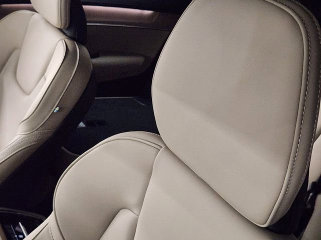 New 2025 Volvo XC90 T8 Core image 15