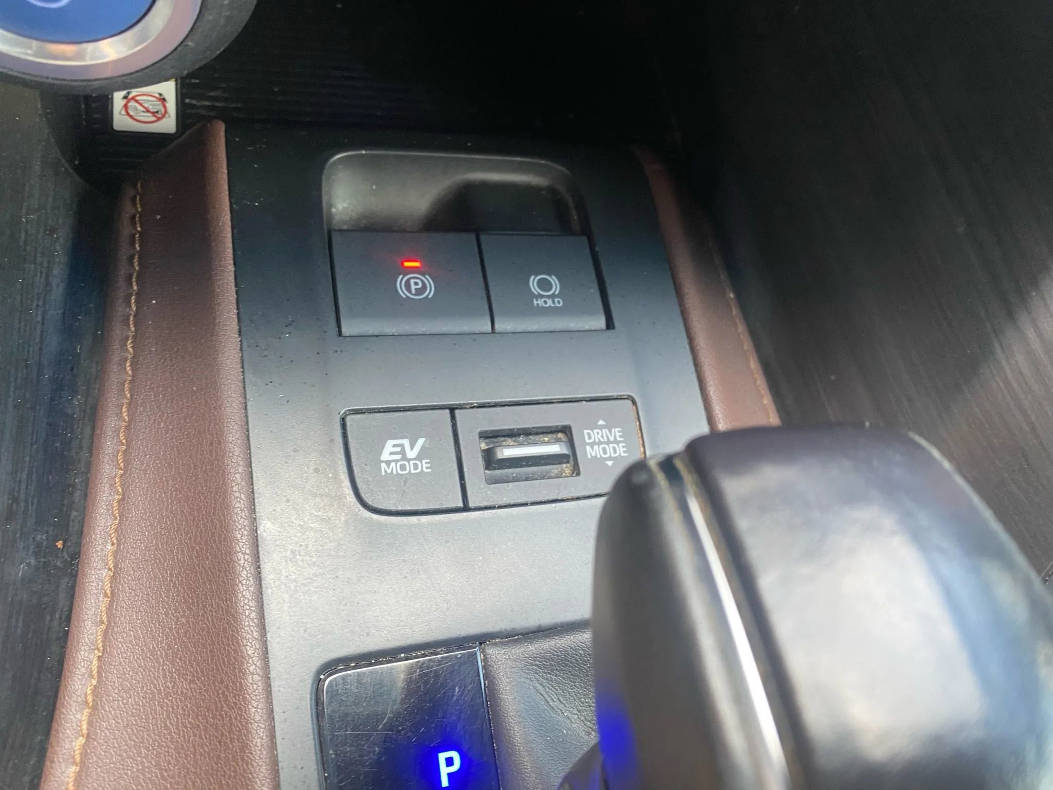 Used 2022 Toyota Venza XLE image 16