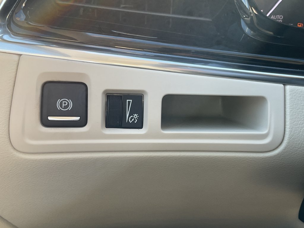 Used 2023 Cadillac XT6 Premium Luxury w/ LPO, Floor Liner Package AWD/4WD image 34