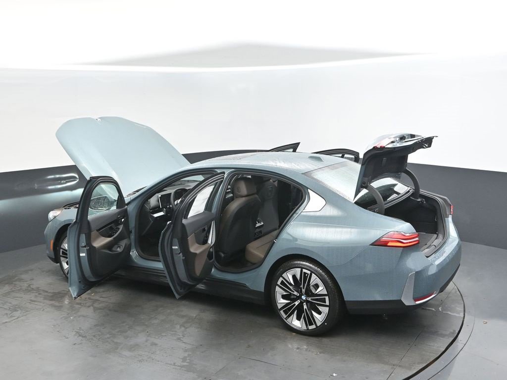 New 2026 BMW 530i w/ Premium Package image 2