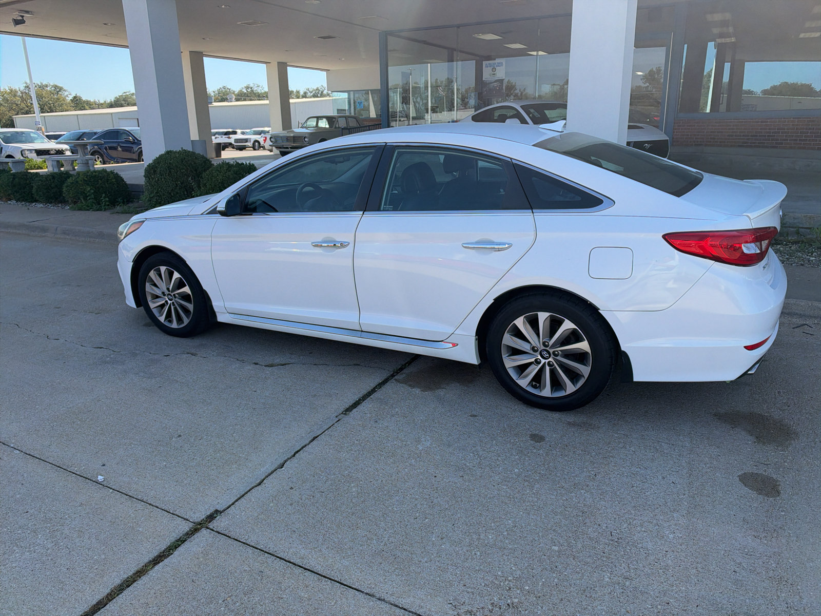Used 2016 Hyundai Sonata Sport w/ Option Group 02 FWD image 9