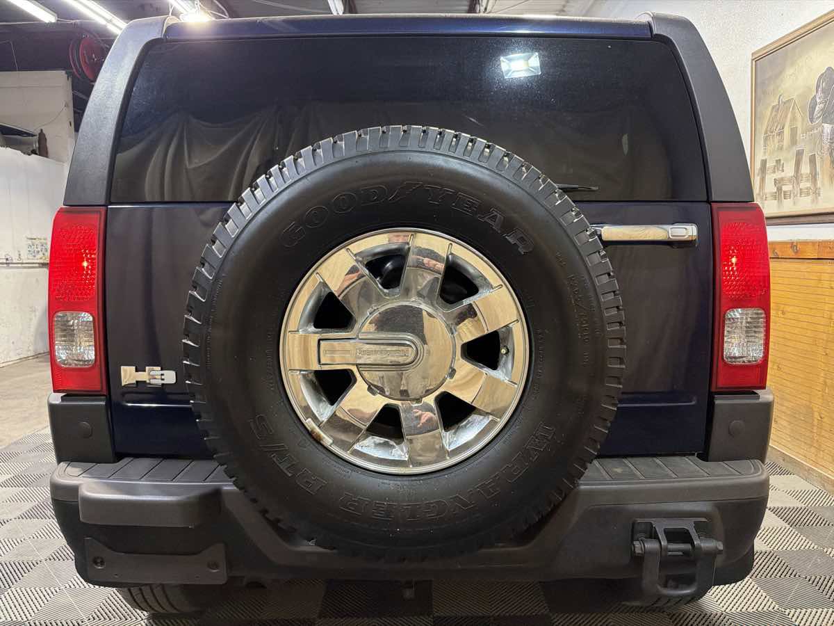 Used 2007 HUMMER H3 image 2