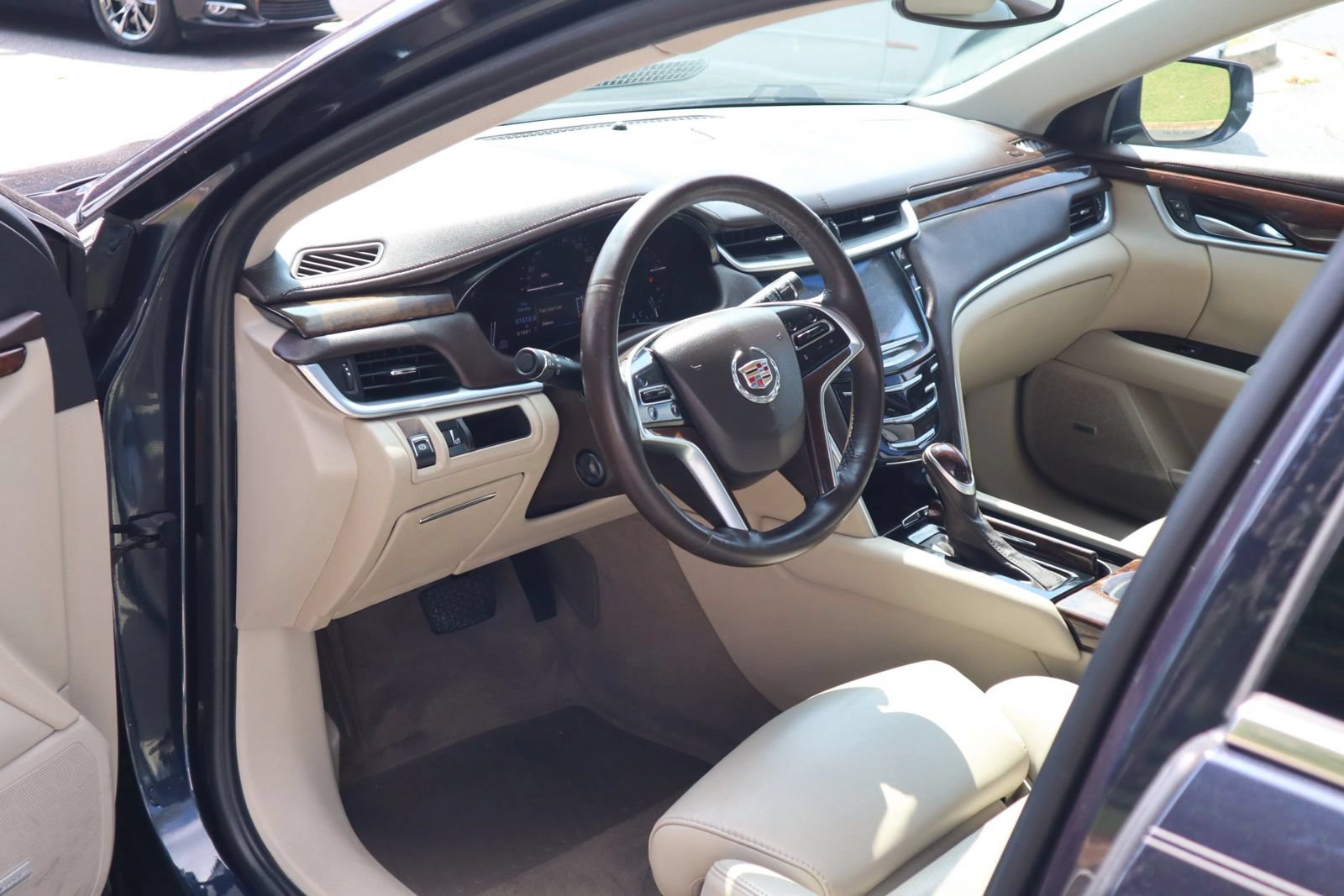 Used 2013 Cadillac XTS Luxury FWD image 8