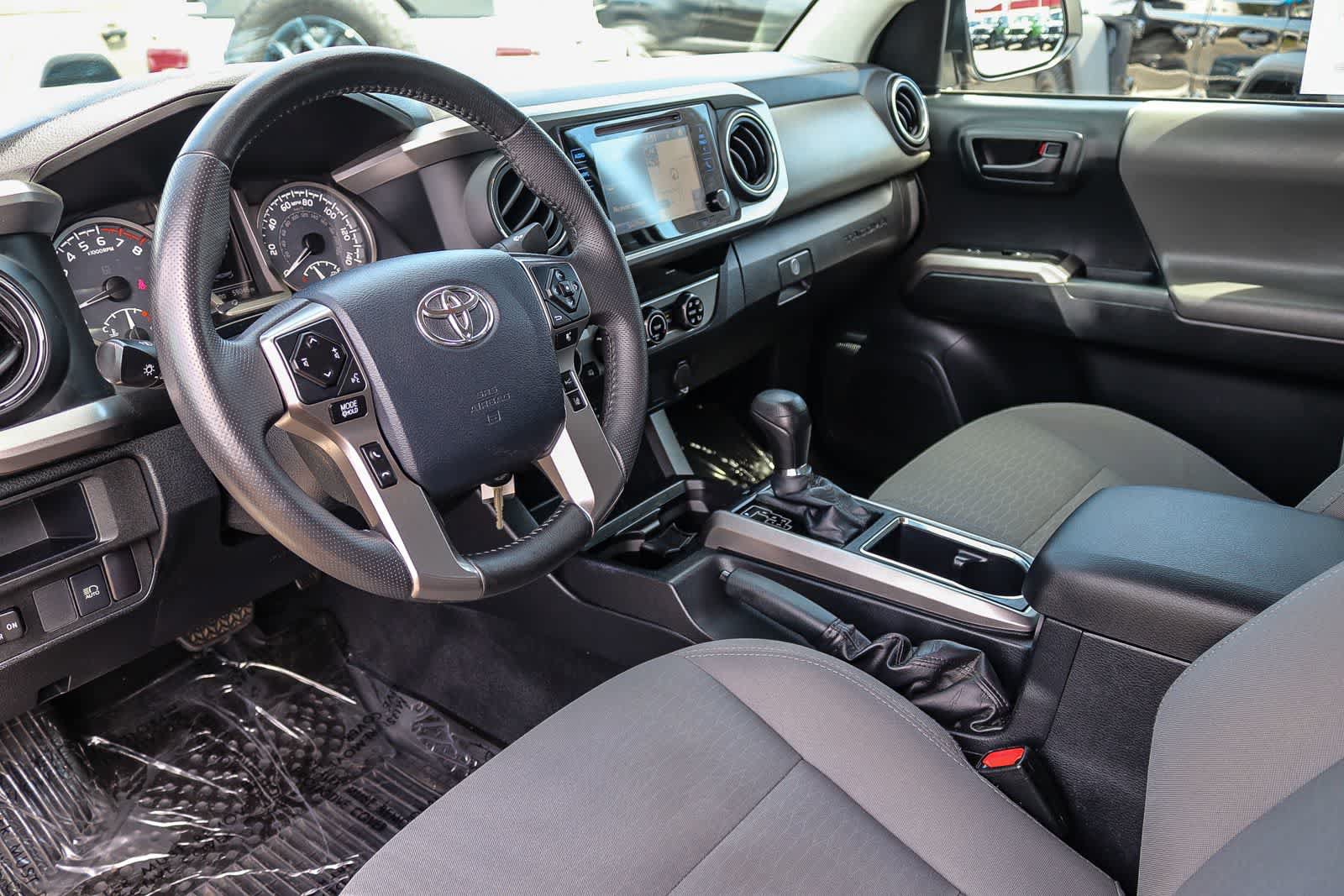 Used 2018 Toyota Tacoma SR5 AWD/4WD image 17
