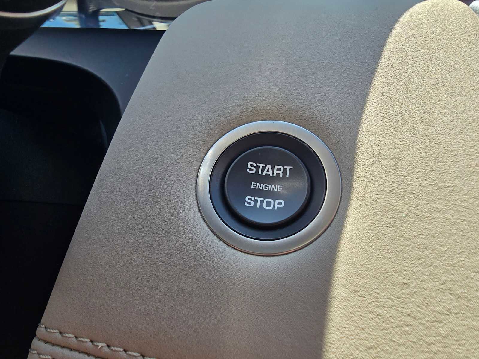 Used 2023 Land Rover Discovery Sport SE image 29