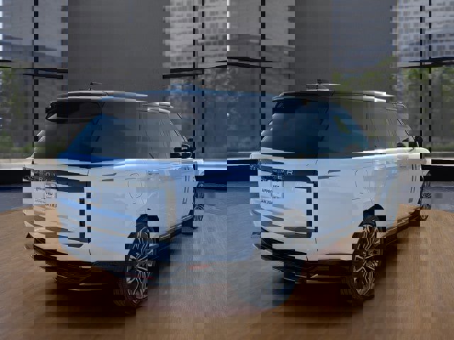 Used 2024 Land Rover Range Rover Long Wheelbase SE image 16