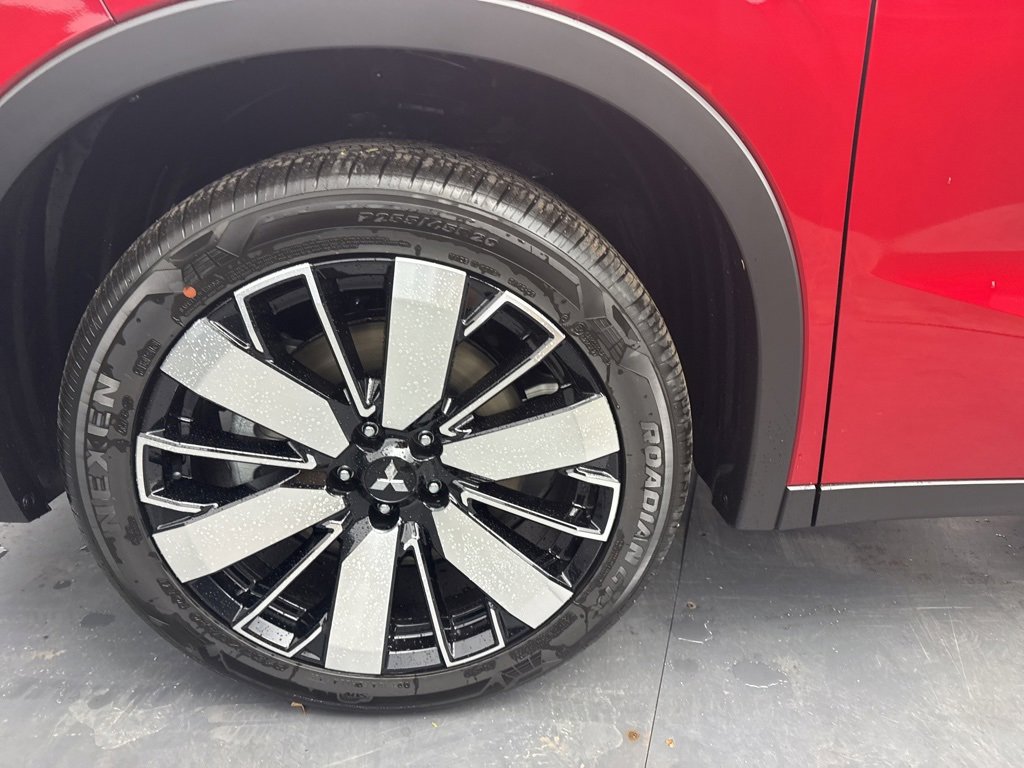 New 2025 Mitsubishi Outlander SE image 12