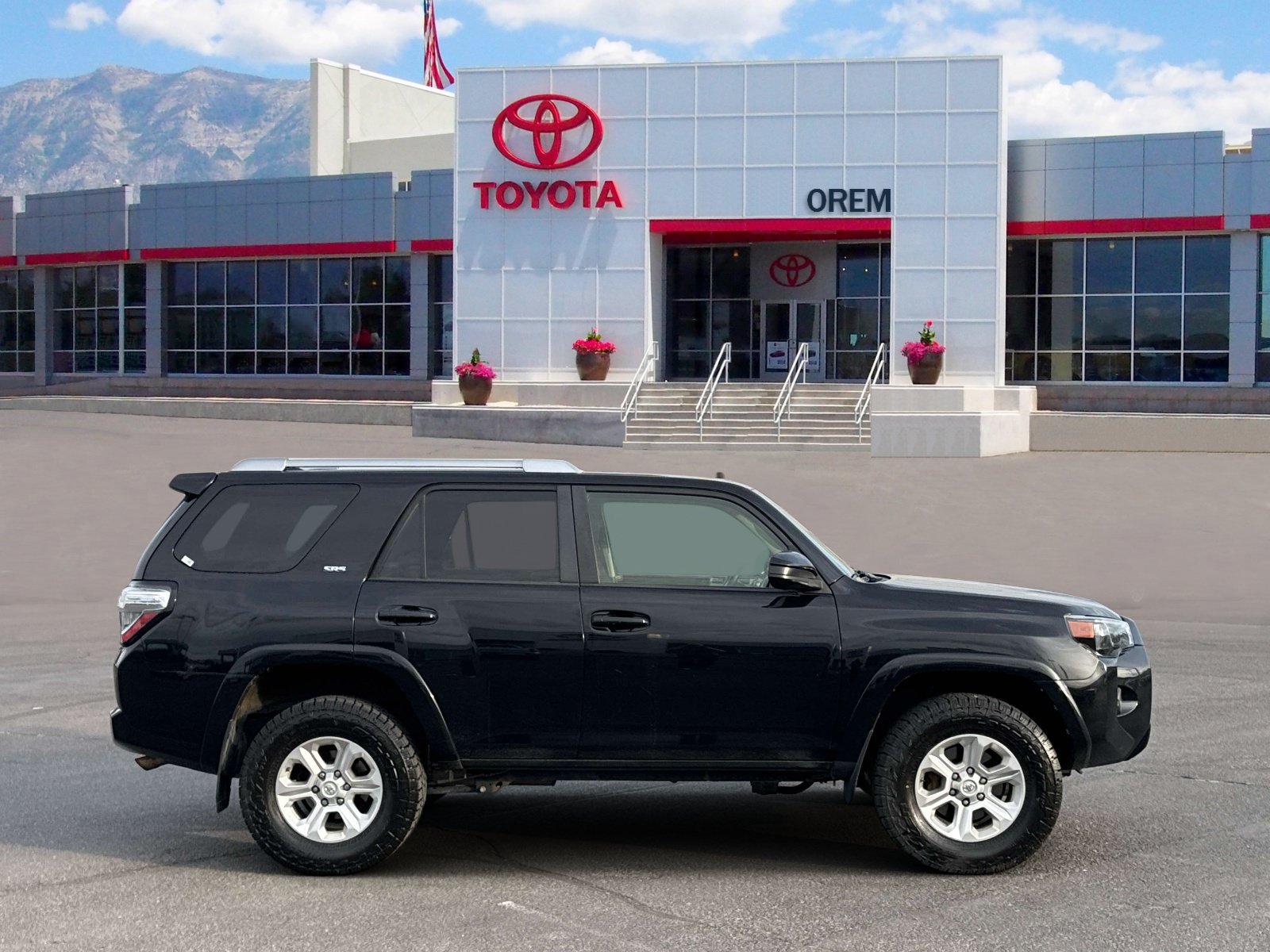 Used 2018 Toyota 4Runner SR5 AWD/4WD image 3