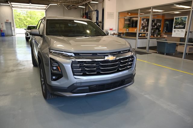 New 2026 Chevrolet Equinox LT w/ Safety and Technology Package FWD image 3