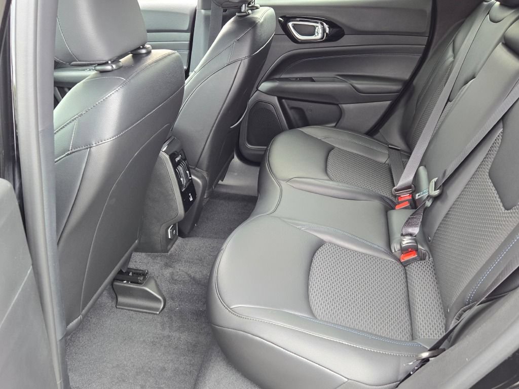 New 2026 Jeep Compass Latitude AWD/4WD image 17