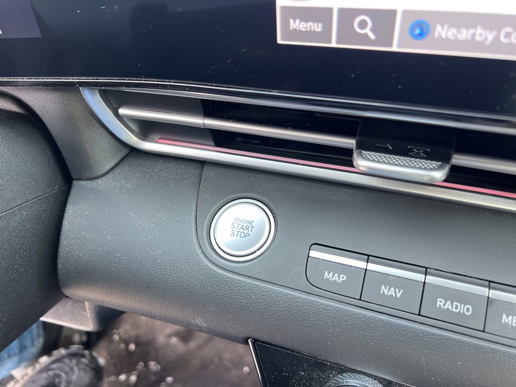 Used 2024 Hyundai Elantra SEL w/ Convenience Package image 16