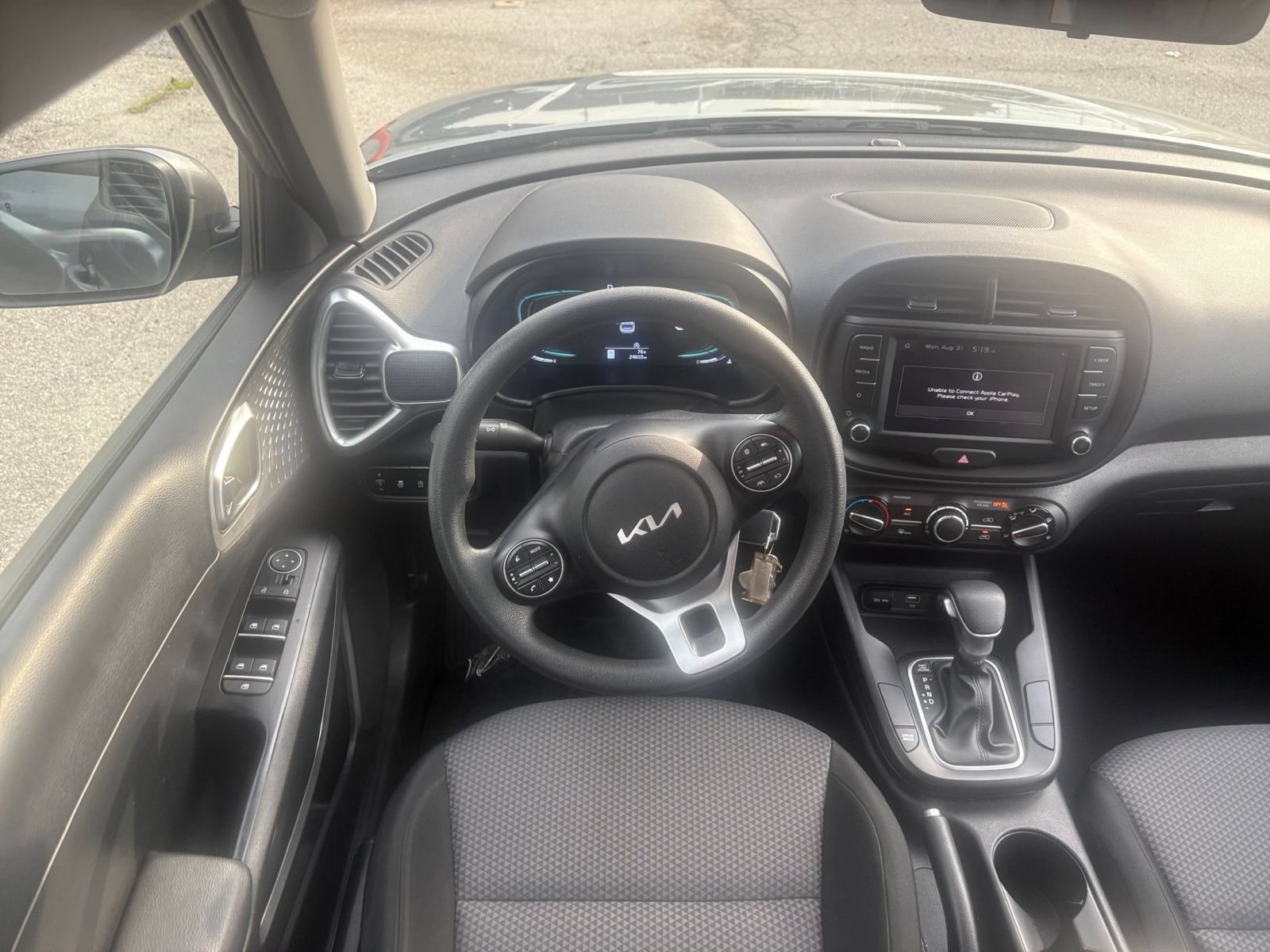 Used 2025 Kia Soul LX w/ LX Technology Package FWD image 28
