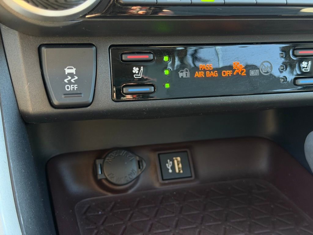 Used 2024 Toyota RAV4 Limited image 41