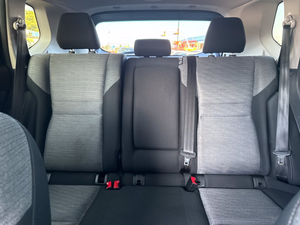 Used 2023 Nissan Rogue SV FWD image 35