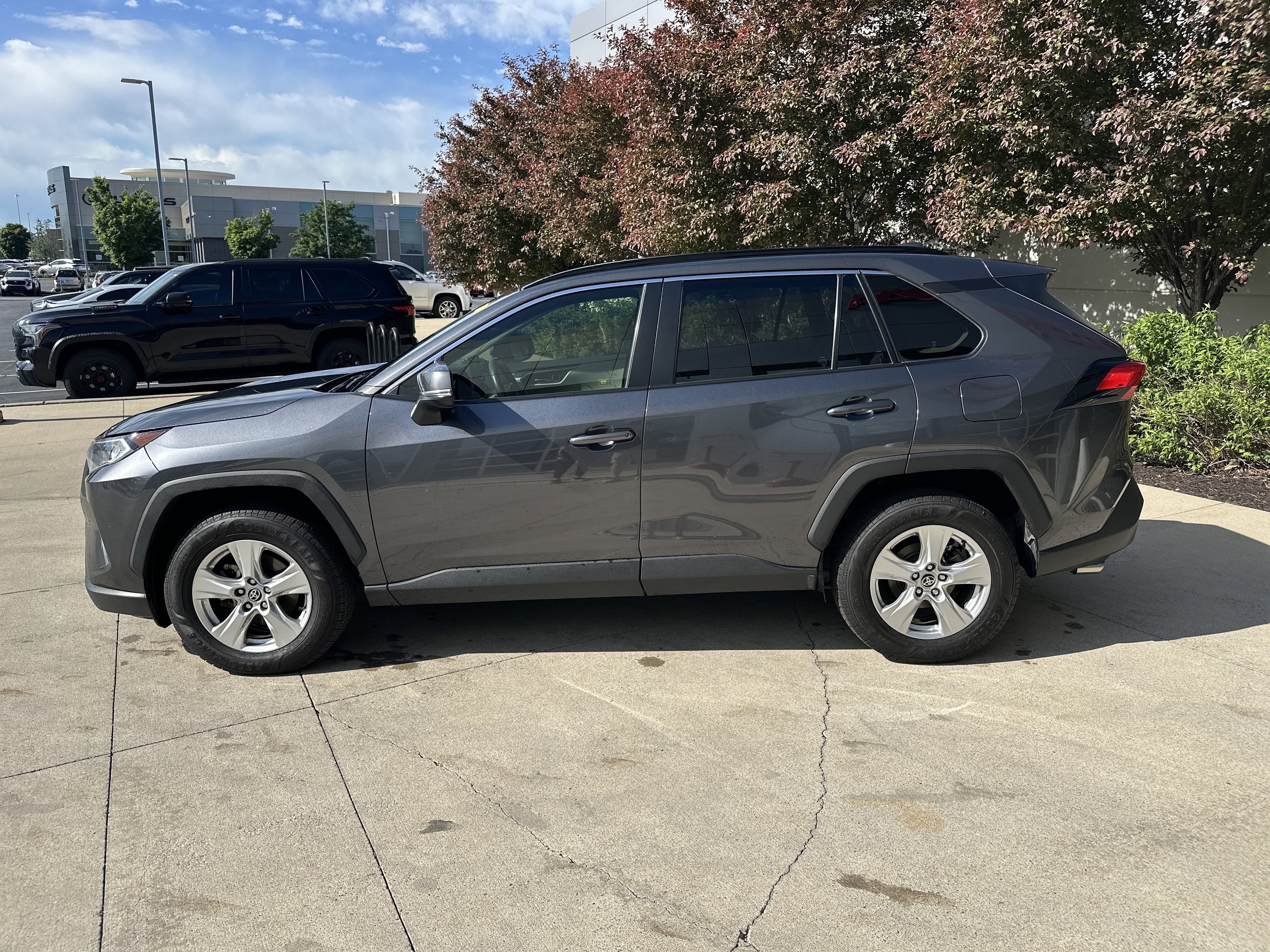 Used 2020 Toyota RAV4 XLE w/ Convenience Package AWD/4WD image 9
