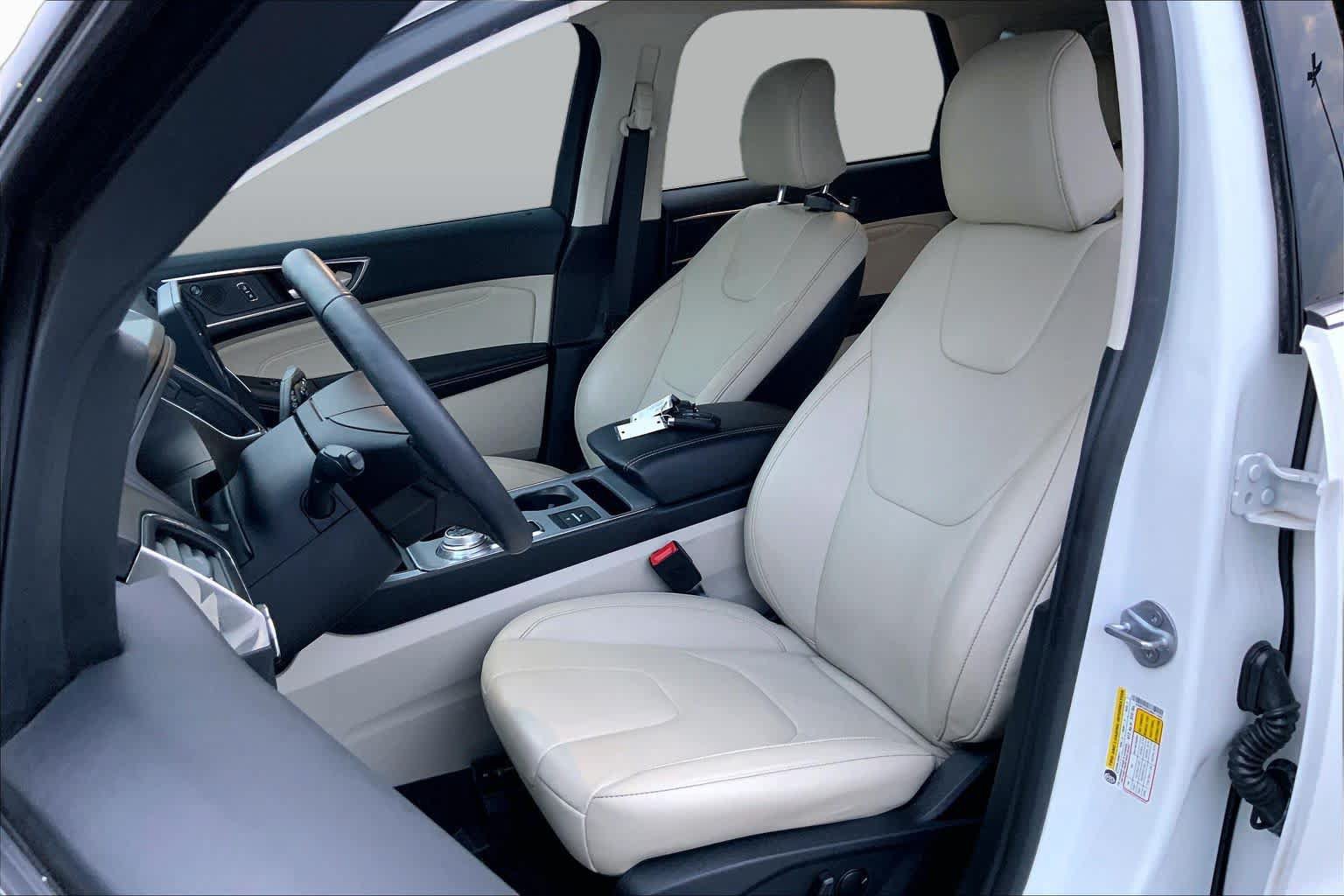 Used 2022 Ford Edge Titanium AWD/4WD image 8