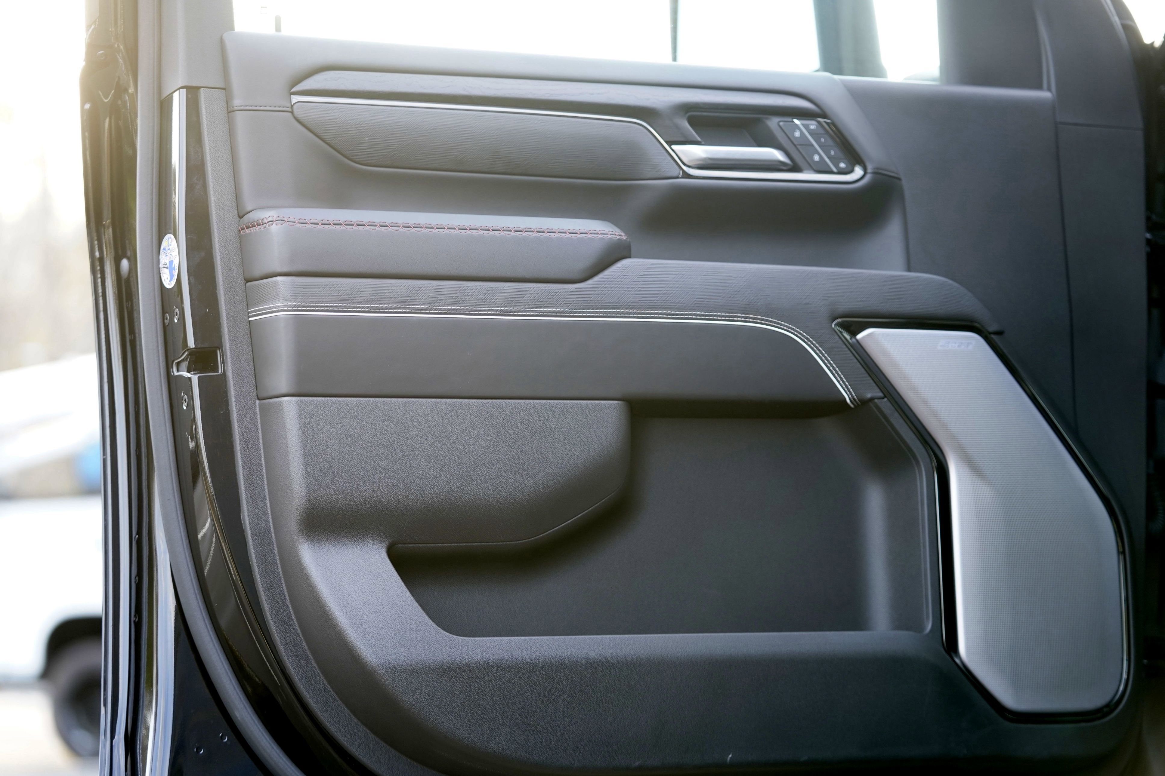 Used 2025 GMC Sierra 2500 AT4X image 17