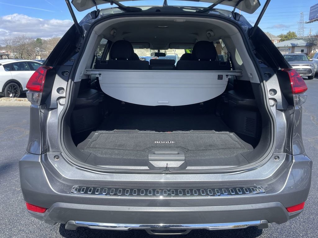 Used 2017 Nissan Rogue SV image 35