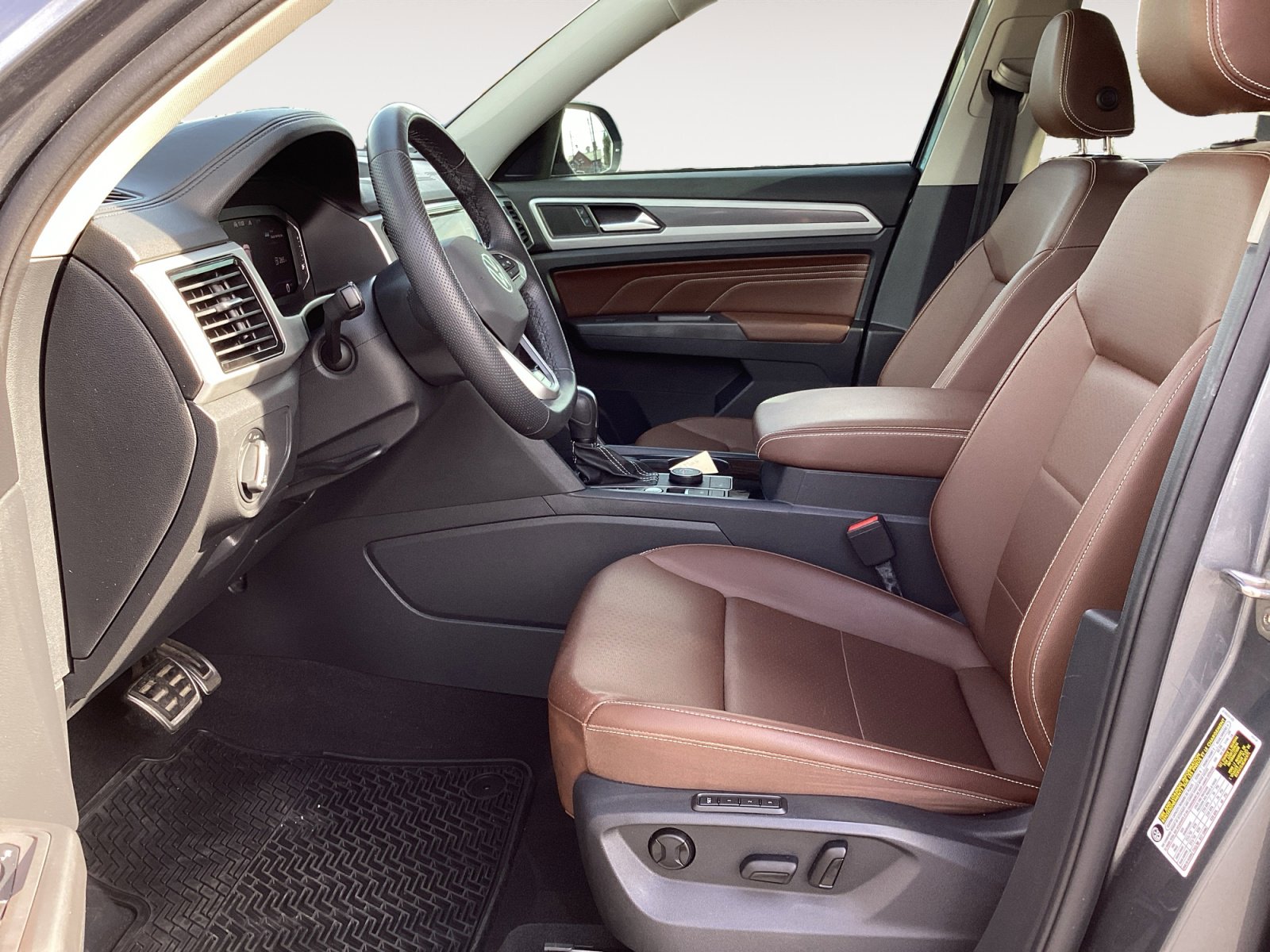 Used 2023 Volkswagen Atlas SEL R-Line image 28