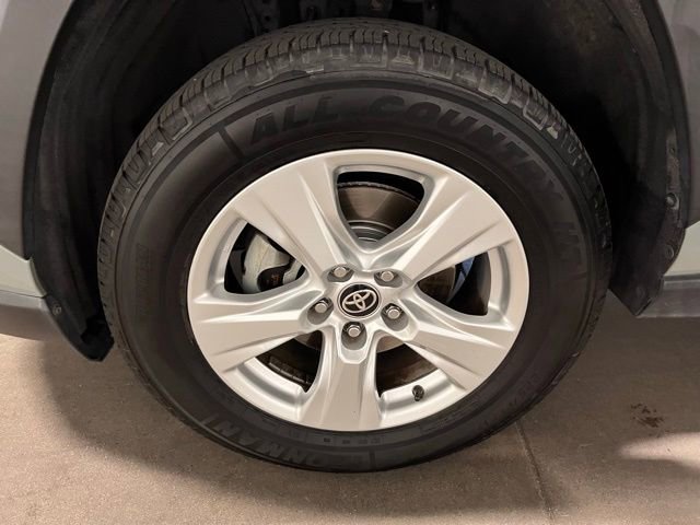Used 2021 Toyota RAV4 XLE AWD/4WD image 28