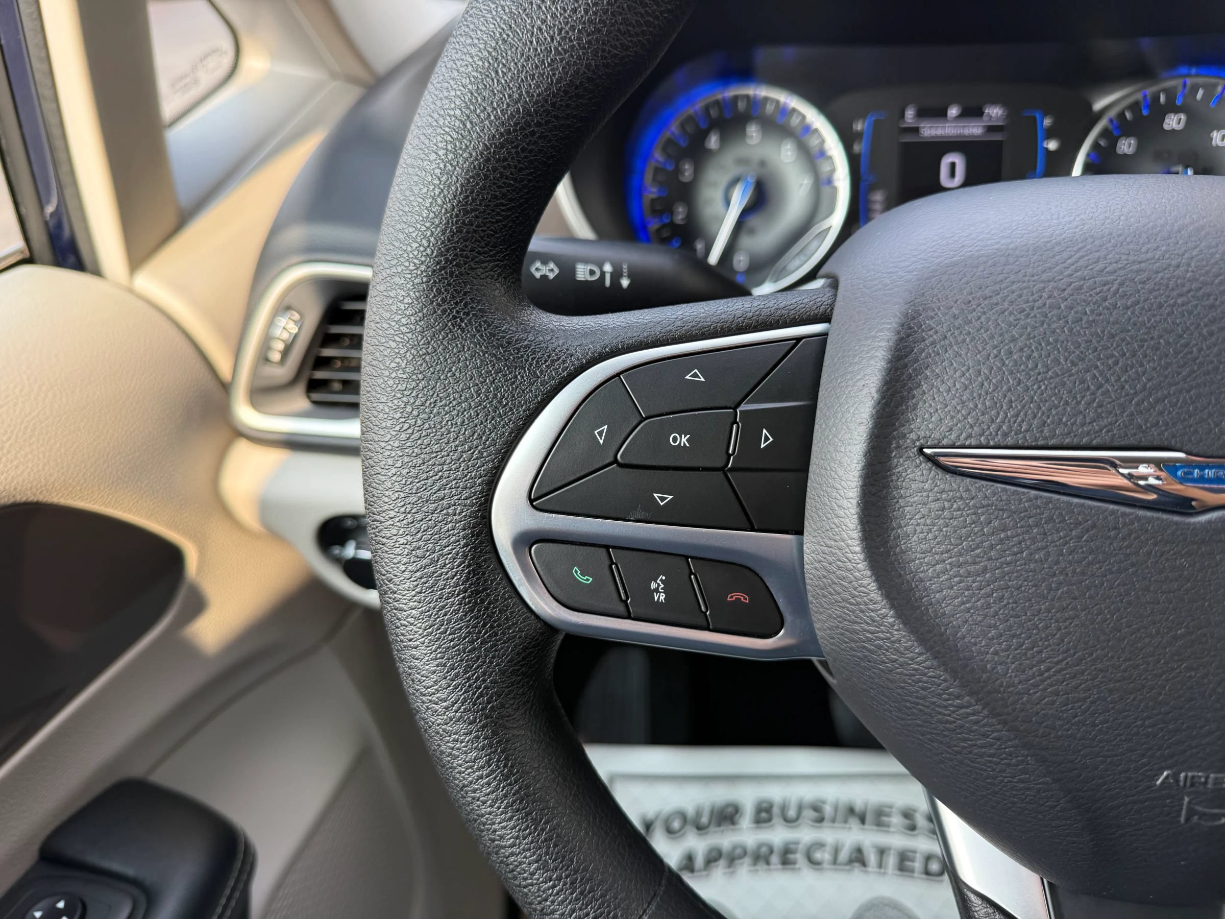Used 2020 Chrysler Voyager L FWD image 20