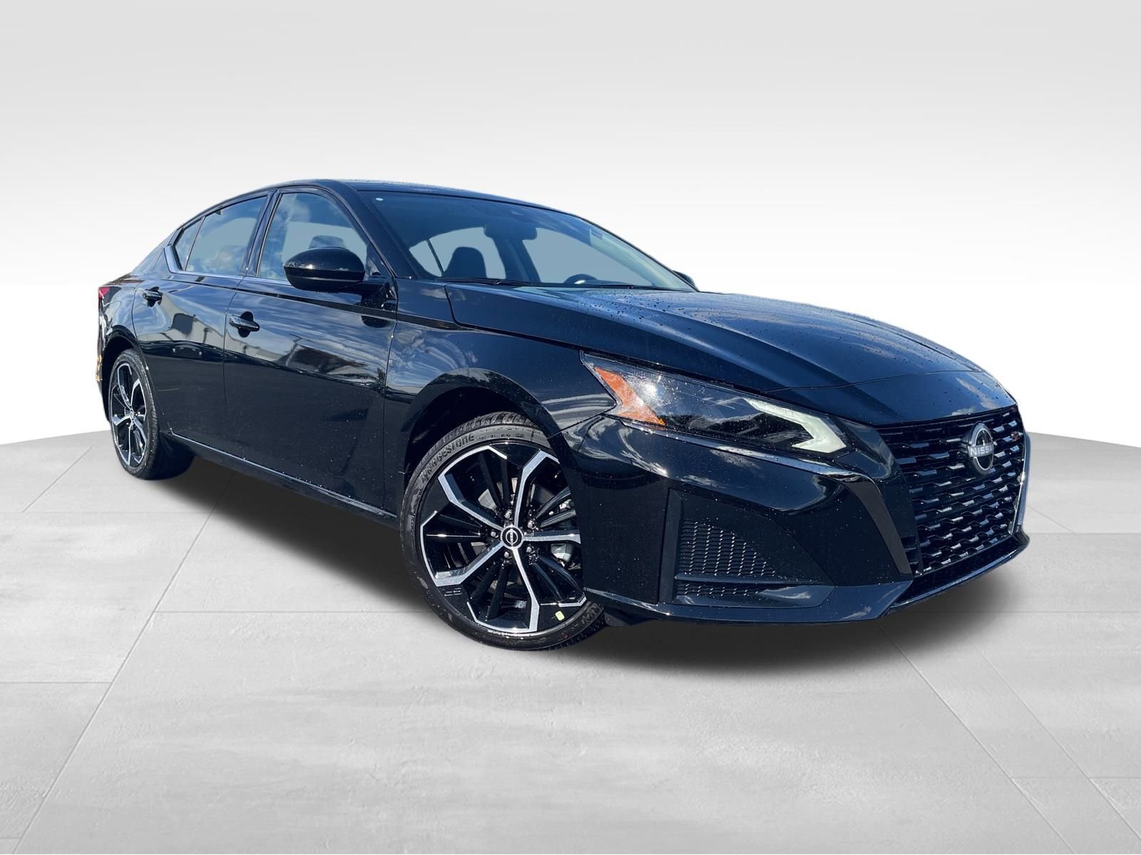 New 2025 Nissan Altima 2.5 SR image 2