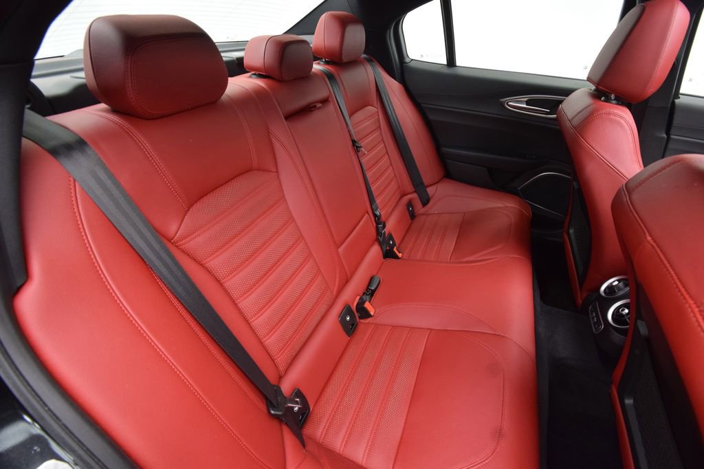 Used 2022 Alfa Romeo Giulia Veloce image 25