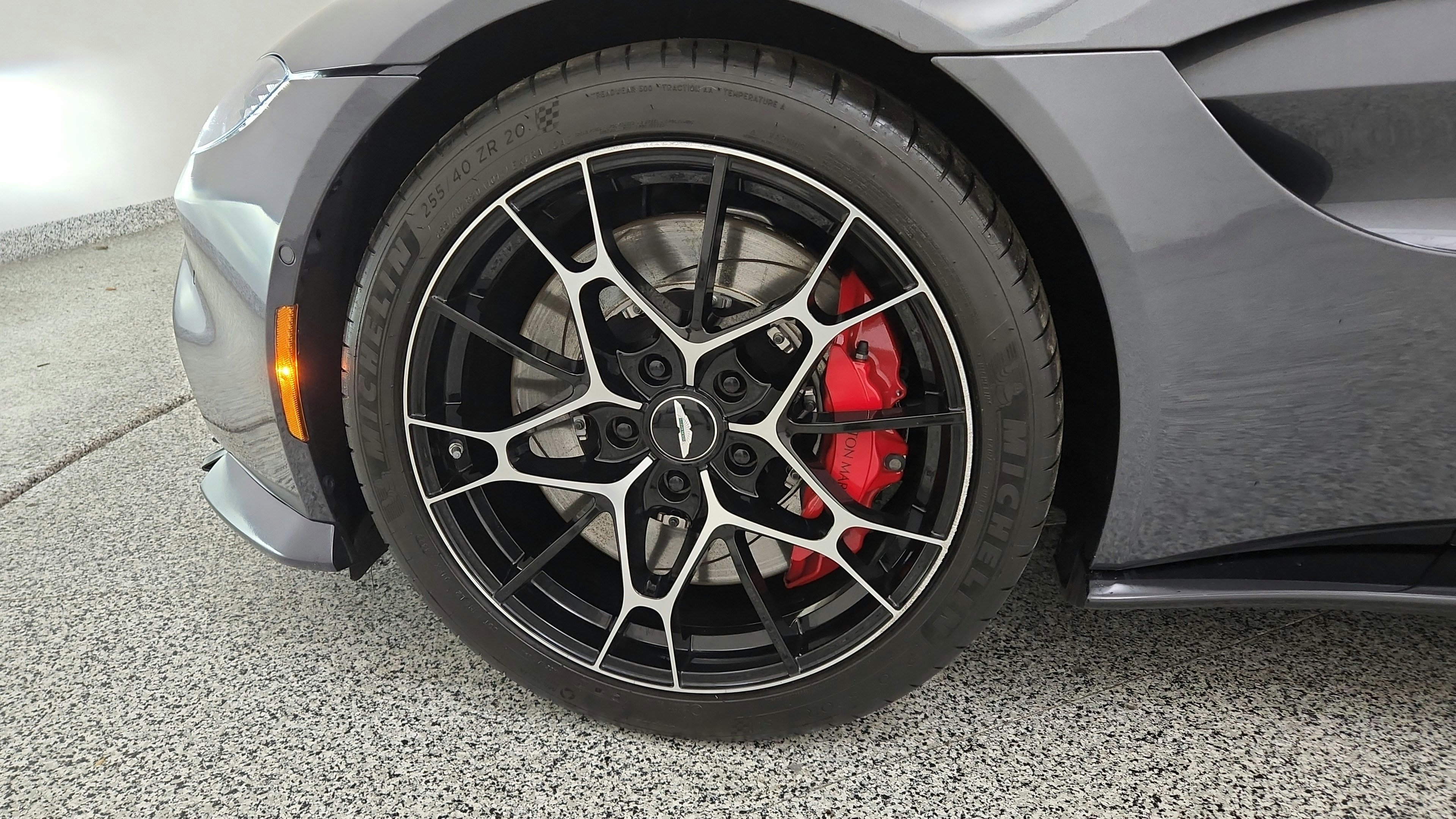 Used 2022 Aston Martin V8 Vantage Coupe RWD image 38
