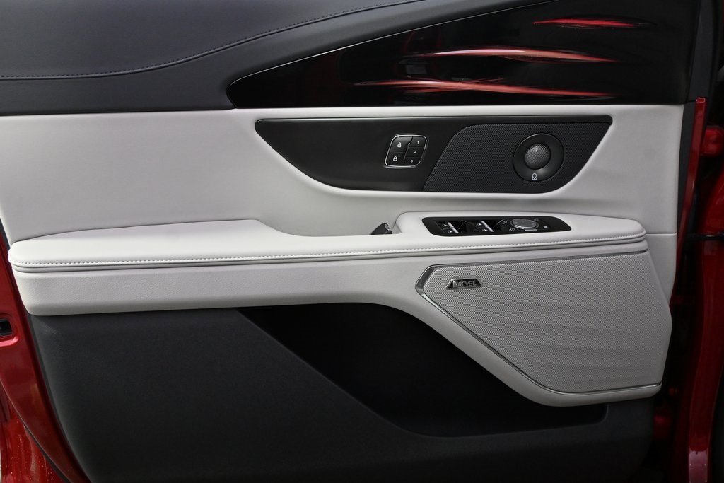 New 2026 Lincoln Nautilus Reserve image 22