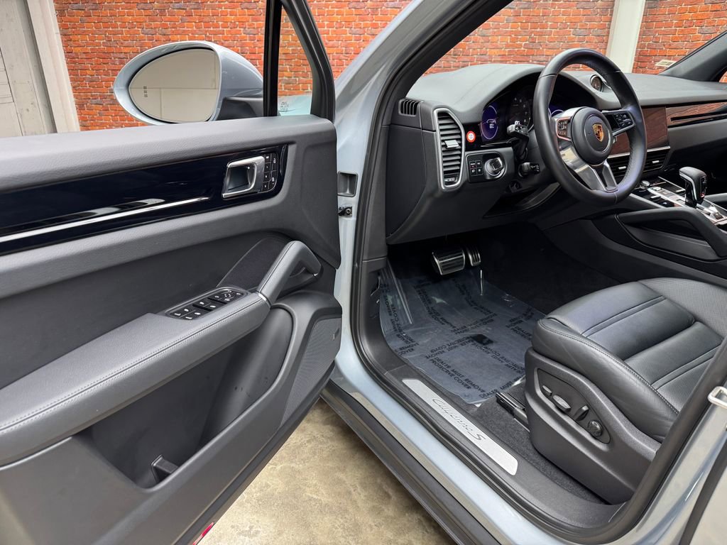 Used 2023 Porsche Cayenne S AWD/4WD image 8