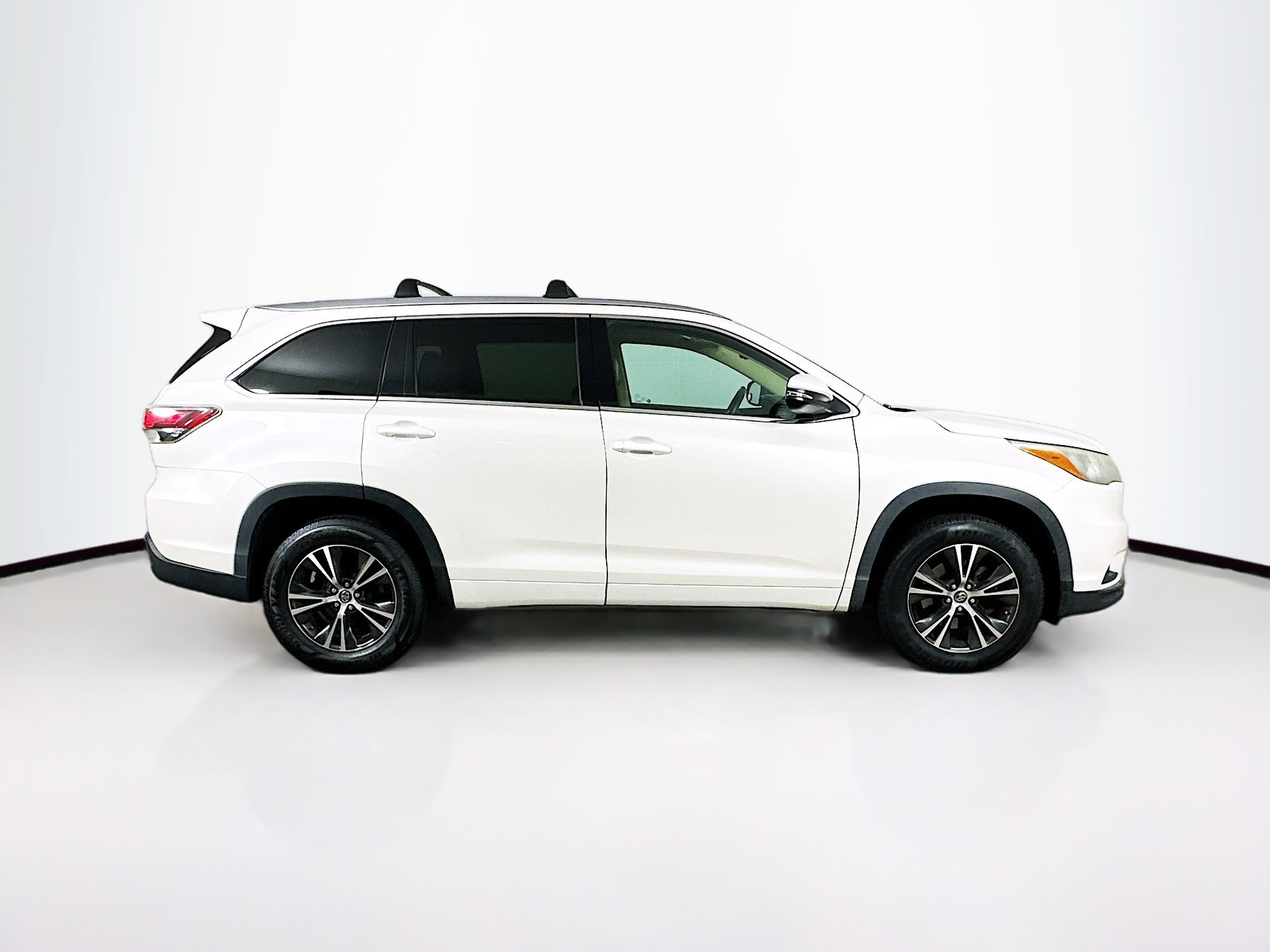 Used 2016 Toyota Highlander XLE image 10