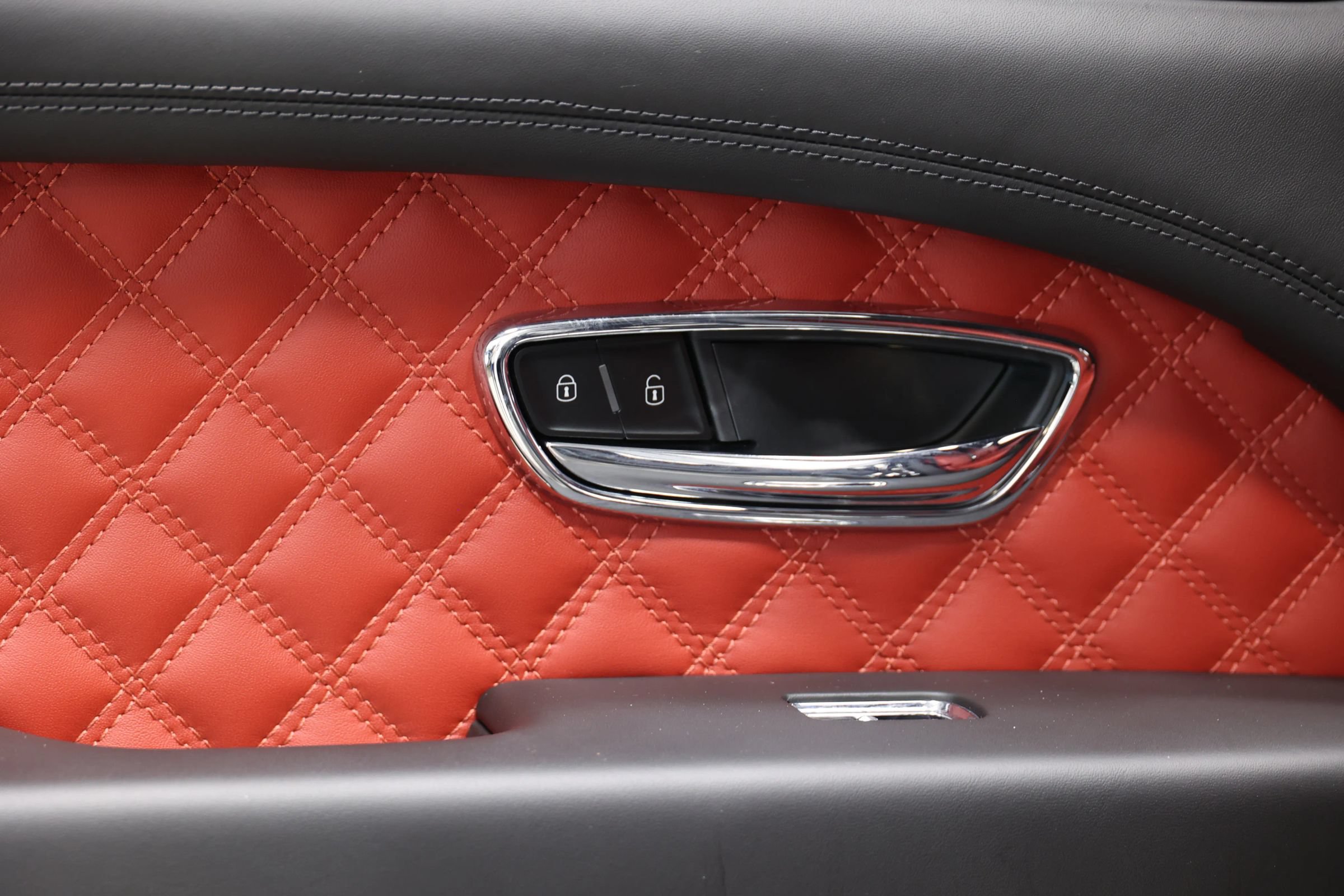 Used 2022 Bentley Bentayga AWD/4WD image 55