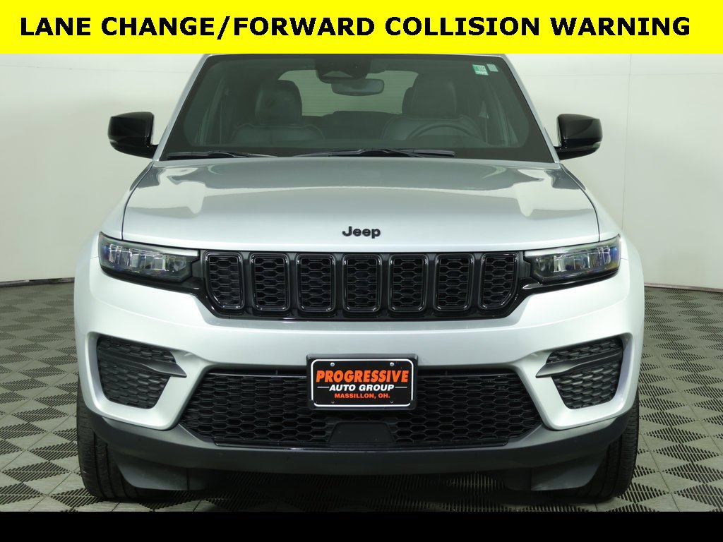 Used 2023 Jeep Grand Cherokee Altitude image 12