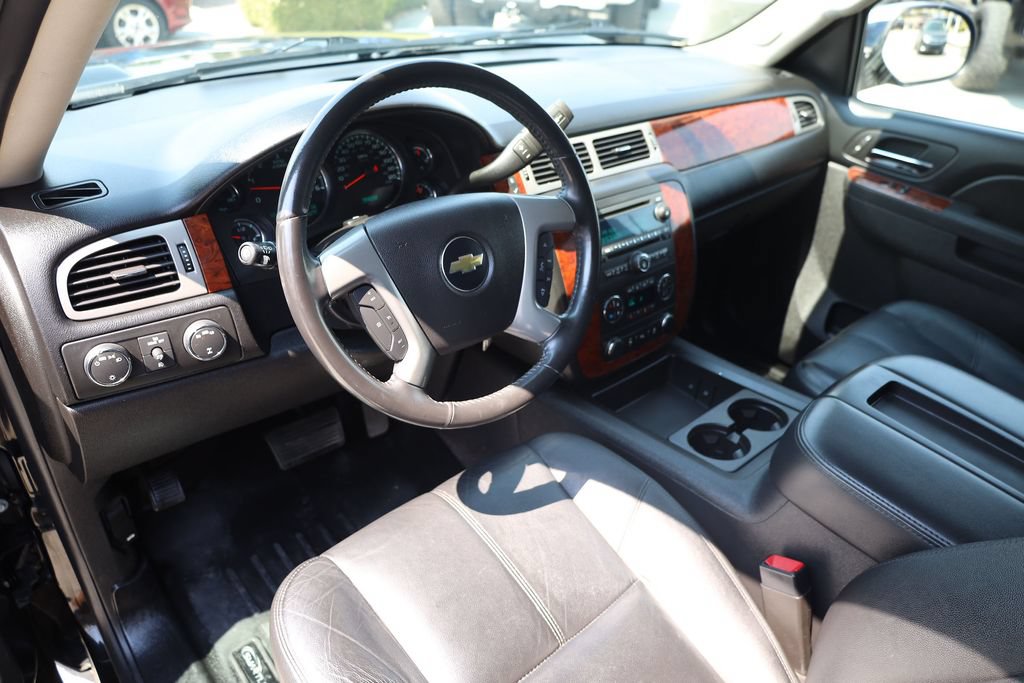 Used 2014 Chevrolet Suburban LT AWD/4WD image 12