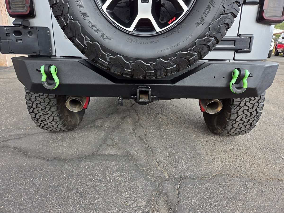 Used 2018 Jeep Wrangler Unlimited Sahara w/ Connectivity Group AWD/4WD image 12