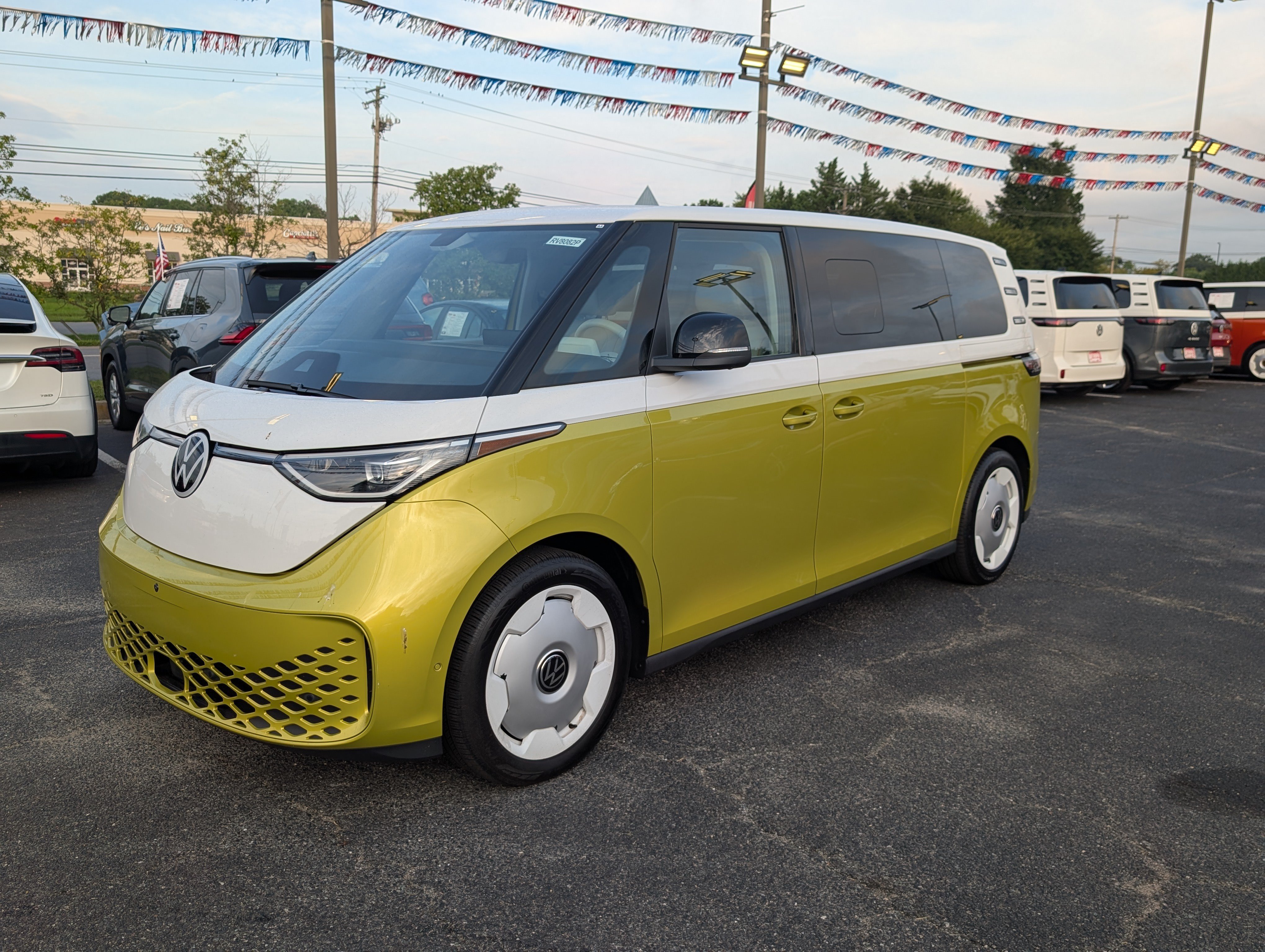 Used 2025 Volkswagen ID. Buzz 1st Edition w/ Cupholders Package AWD/4WD image 7