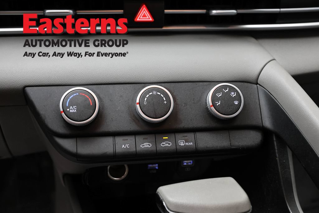 Used 2023 Hyundai Elantra SE FWD image 20