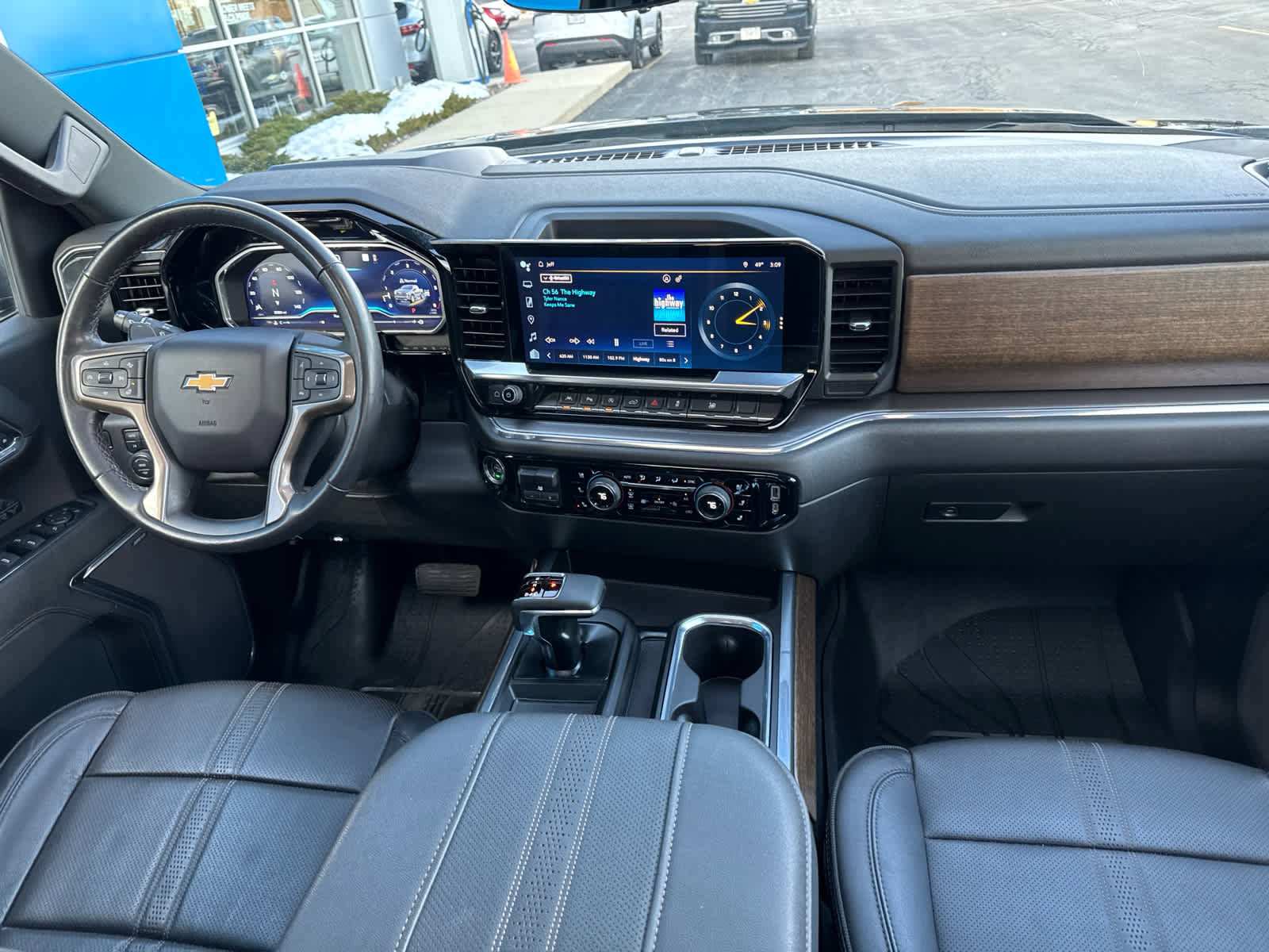 Used 2023 Chevrolet Silverado 1500 High Country w/ High Country Premium Package image 6